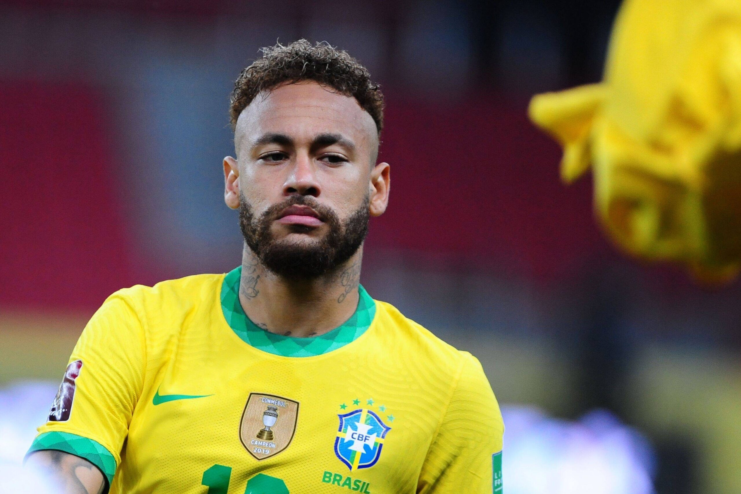 Neymar bị fan tấn công khi sắp đá 2 trận vòng loại World Cup 2022