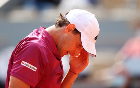 Dominic Thiem thua ngược ở vòng một Roland Garros