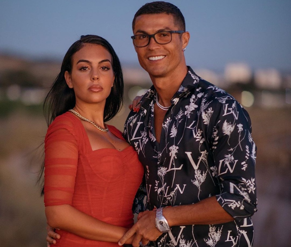Cận cảnh cuộc sống tình nhân ngọt ngào của C.Ronaldo và bạn gái