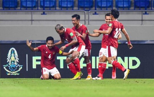 ĐT Thái Lan mắc sai lầm trong trận đấu với Indonesia